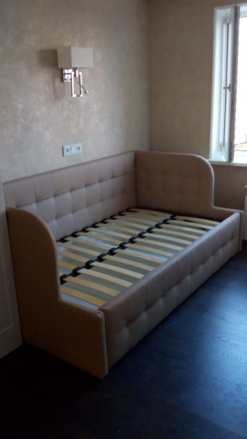 Кровать-диван с подъемным механизмом