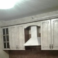 Кухонный гарнитур, фасад ПВХ в классическом стиле, с патиной
