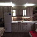 Кухонный гарнитур, фасад ПВХ в классическом стиле, с патиной, с подсветкой